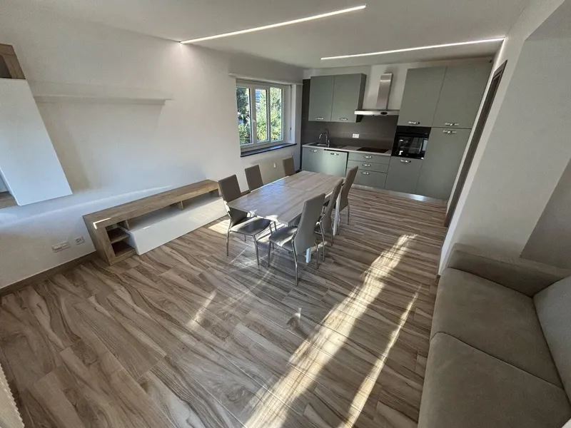 Elegante, renovierte 4-Zimmer-Wohnung in einer Doppelhaushälfte / 4-Zimmer-Wohnung in einer Doppelhaushälfte - Photo 5