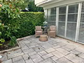 Magnifique appartement meublé de 2,5 pièces avec terrasse face au lac - Photo 3