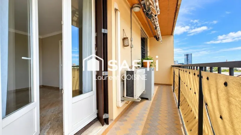 T4 rénové- Traversant, vue dégagée, balcon, étage élevé - Photo 3