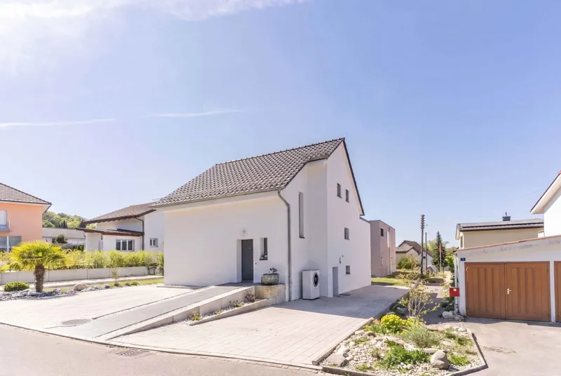 COMPLETELY RENOVATED 6.5 ROOM DETACHED HOUSE IN A SMART LOCATION - Photo 3