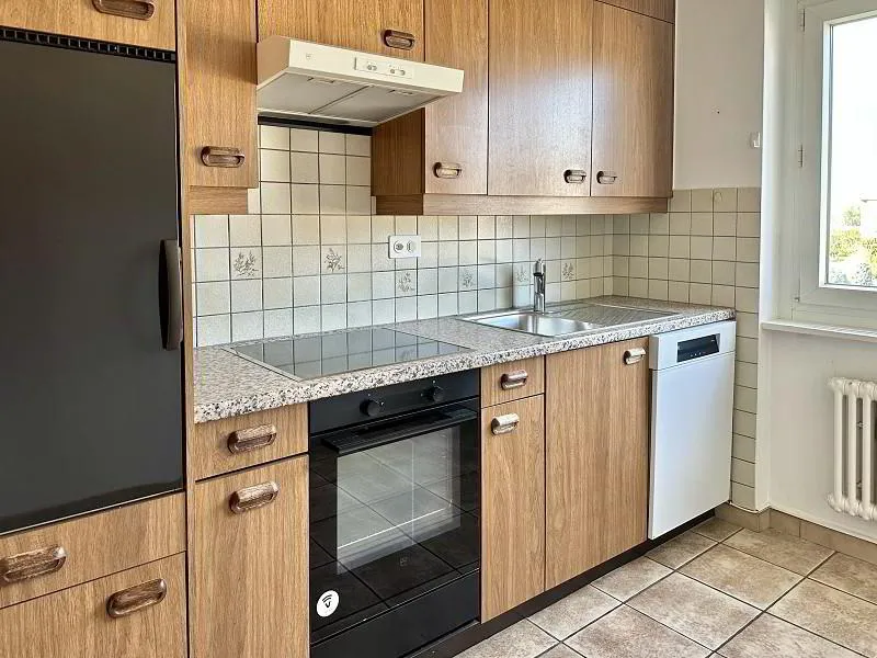 4 1/2-Zimmer-Wohnung im 3. OG mit Balkon und schöner Aussicht | appartamento di 4 1/2 locali con balcone e bella vista - Photo 5