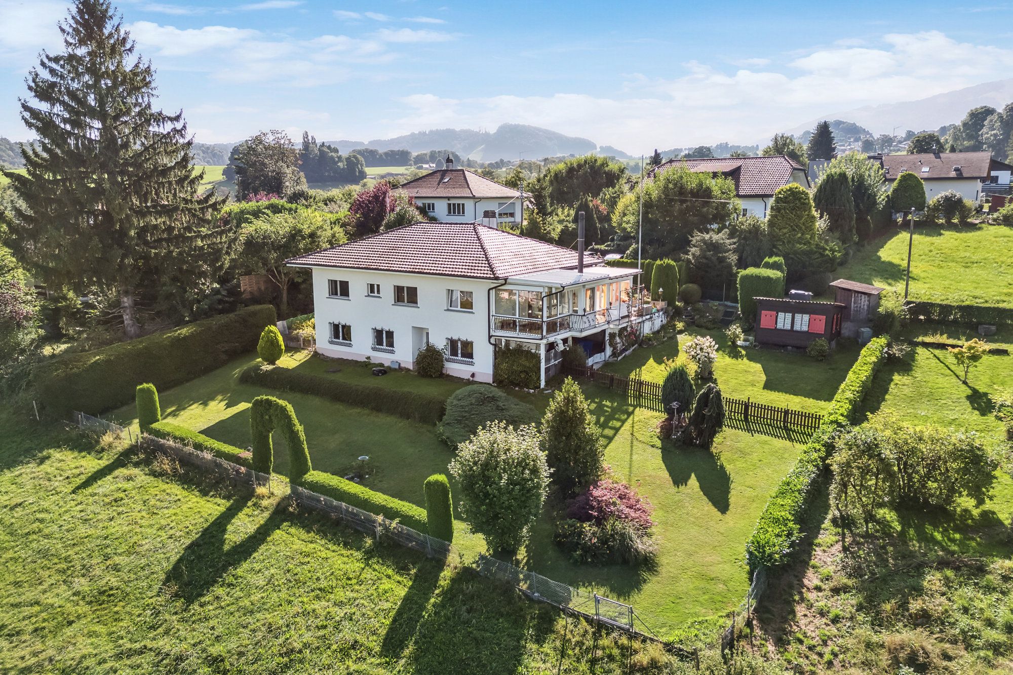 Charmante maison individuelle dans son vaste écrin de verdure