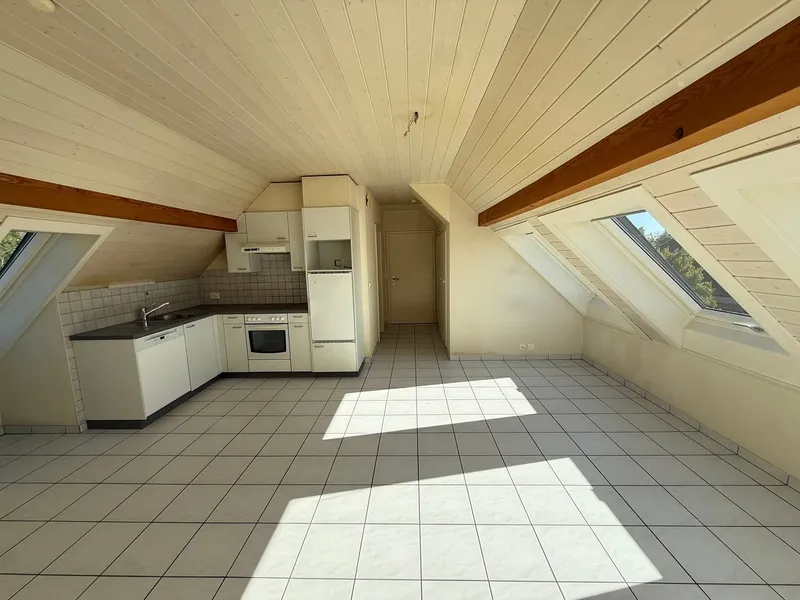 Charmant appartement de 2,5 pièces avec balcon au Landeron - Photo 2