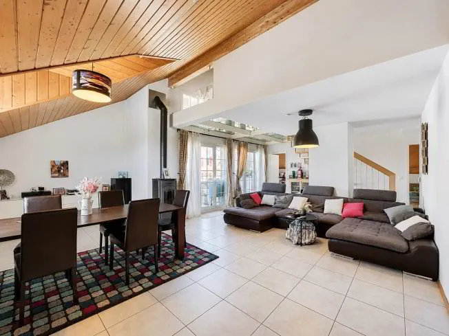 Geräumiges Doppelhaus mit Zwischenraum und Balkon in Servion - Photo 4