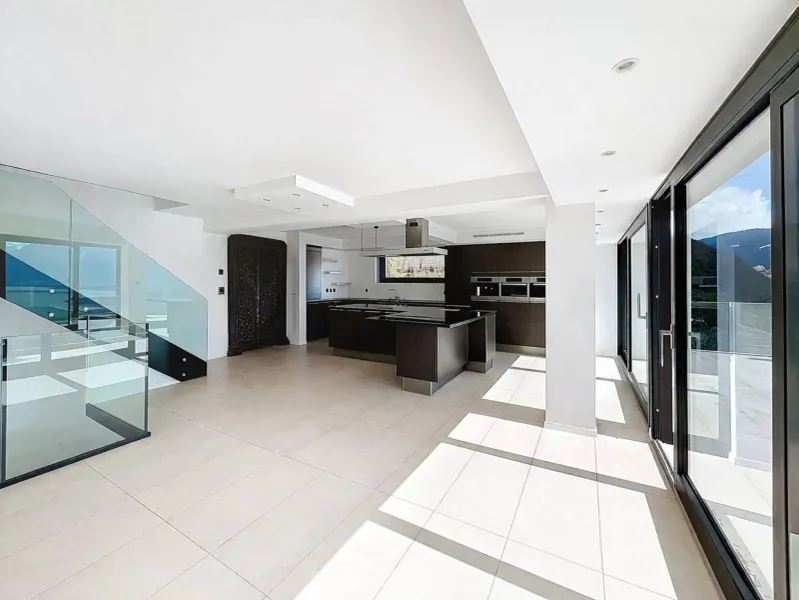 Propriété de 6.5 pièces avec piscine et vue à couper le souffle - Photo 4