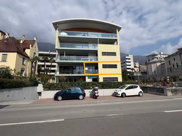 Luminoso appartamento di 2.5 locali con vista panoramica a Muralto - Photo 2