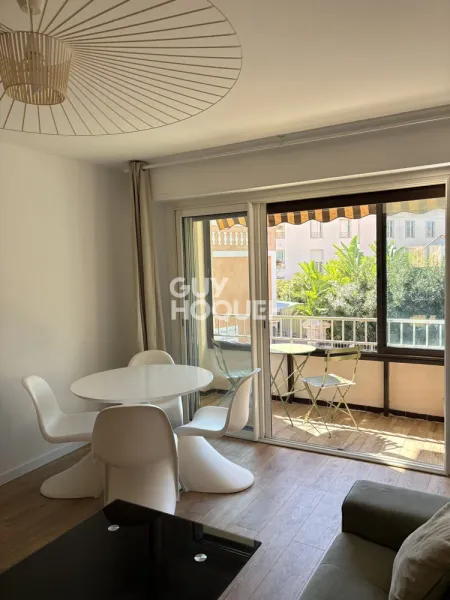 BANDOL CENTRE –T4 TRAVERSANT DE 81 M² AVEC GARAGE EN SOUS-SOL - Photo 2