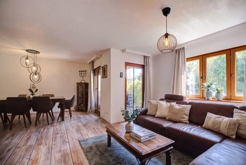 CHARMING SEMI-DETACHED HOME WITH AN IDYLLIC GARDEN IN SCHLEITHEIM - Photo 4