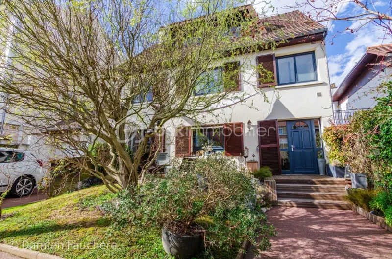 Maison traditionnelle de 150 m² à Yerres - Photo 2