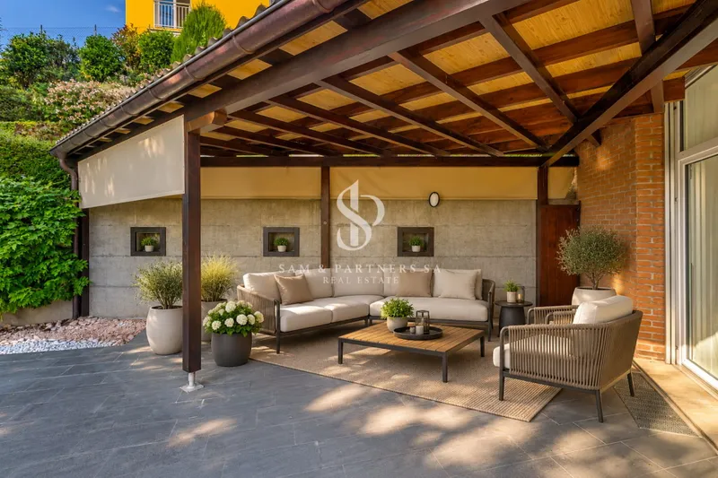 Villa contemporanea con giardino e potenziale di sviluppo - Photo 2
