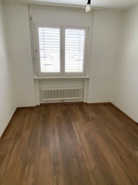 Moderno appartamento 3.5 locali con balcone e vista panoramica a Biasca - Photo 4