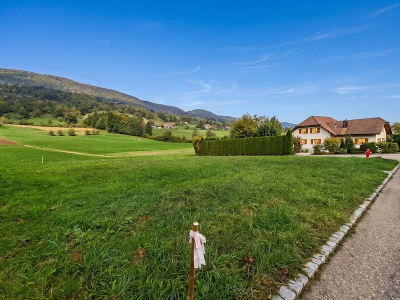 Grosszügige Baulandparzelle mit Aussicht - Photo 2