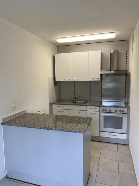 Zentral gelegene Wohnung mit grossem Balkon mit Aussicht - Photo 2