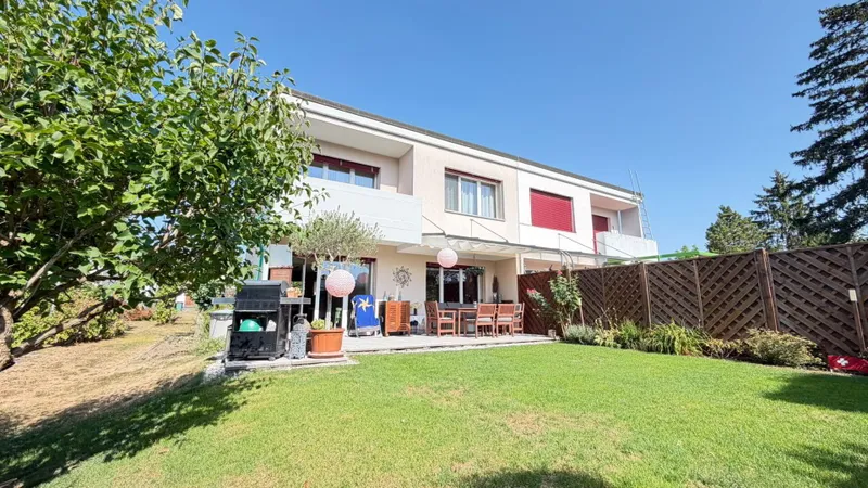 Grosszügiges Einfamilienhaus mit Garage & viel Platz - Photo 2