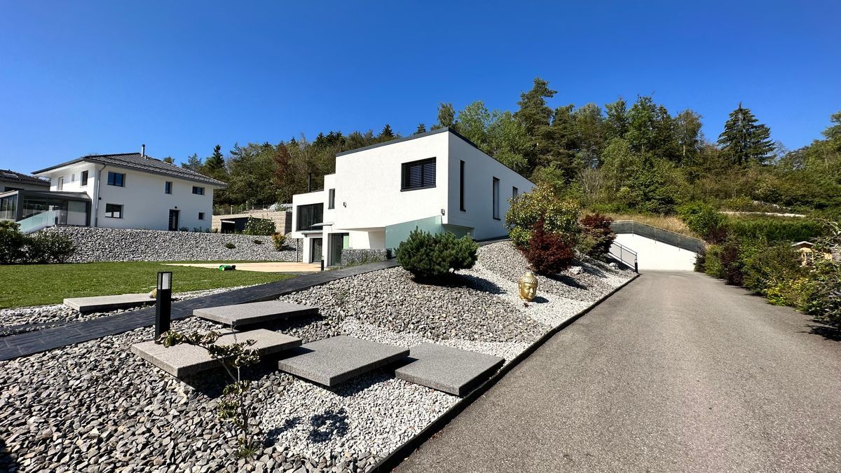 Villa de standing avec piscine intérieure