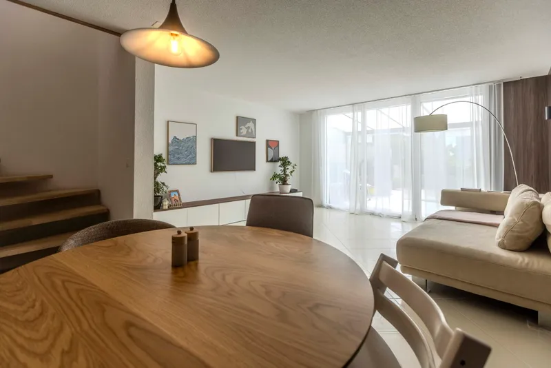ATTRACTIVE LIVING SPACES SPANNING FOUR LEVELS IN LYSS - Photo 3