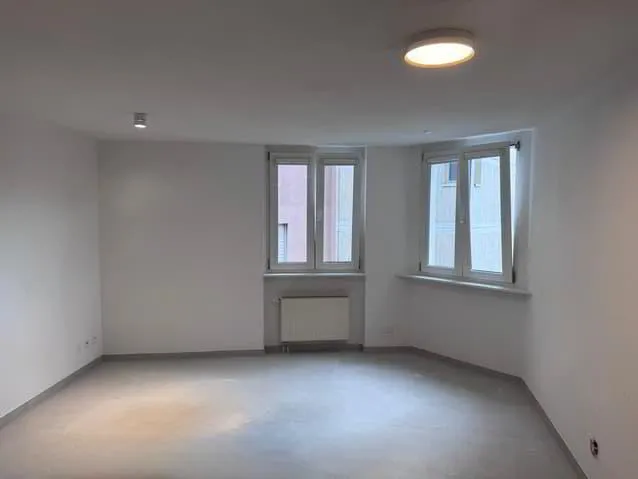 Appartement de 2 pièces rénové au 1er étage - Photo 2