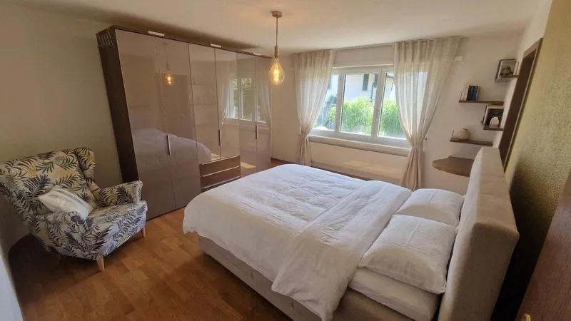 Charmante 5.5-Zimmer-Doppeleinfamilienhaushälfte im Landhausstil mit vielseitigen Nutzungsmöglichkeiten - Photo 5