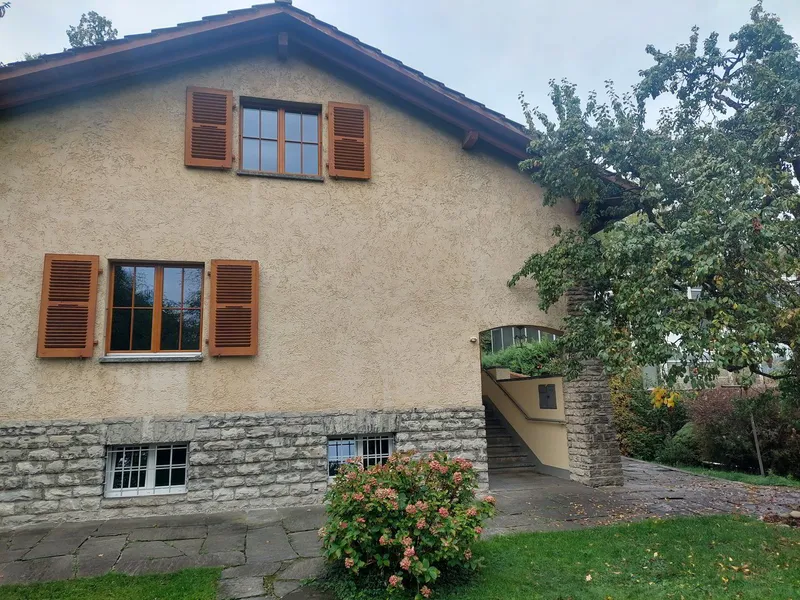 Einfamilienhaus freistehend mit zusätzlichem Umschwung und Garage - Photo 2