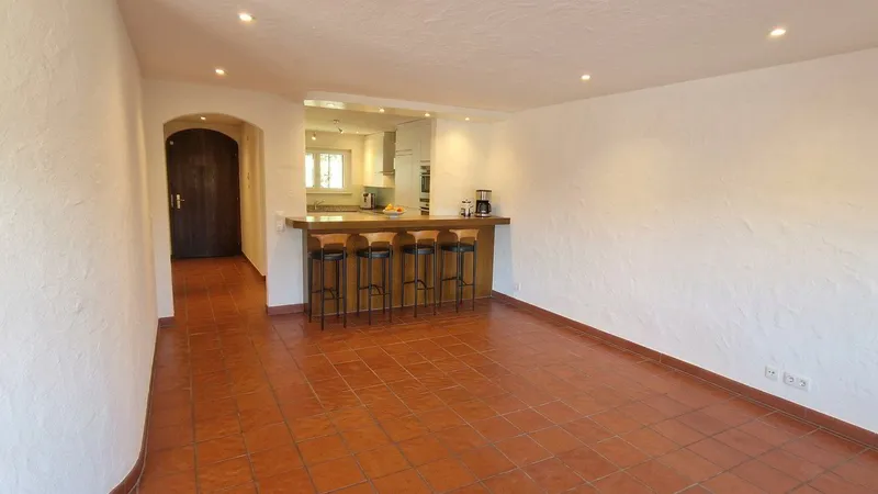 Charmante 5.5-Zimmer-Doppeleinfamilienhaushälfte im Landhausstil mit vielseitigen Nutzungsmöglichkeiten - Photo 3
