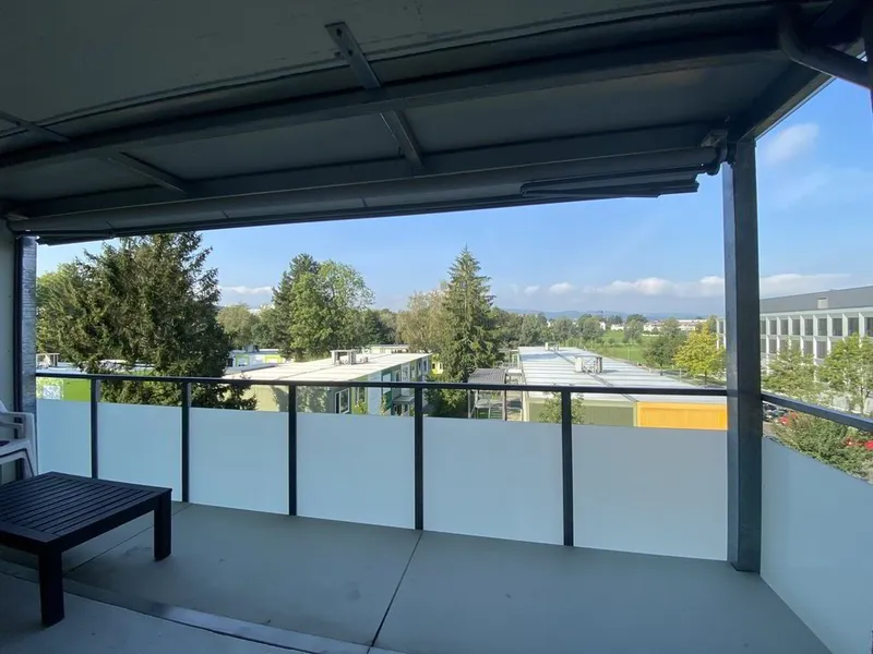 Zentral gelegene Wohnung mit grossem Balkon mit Aussicht - Photo 4