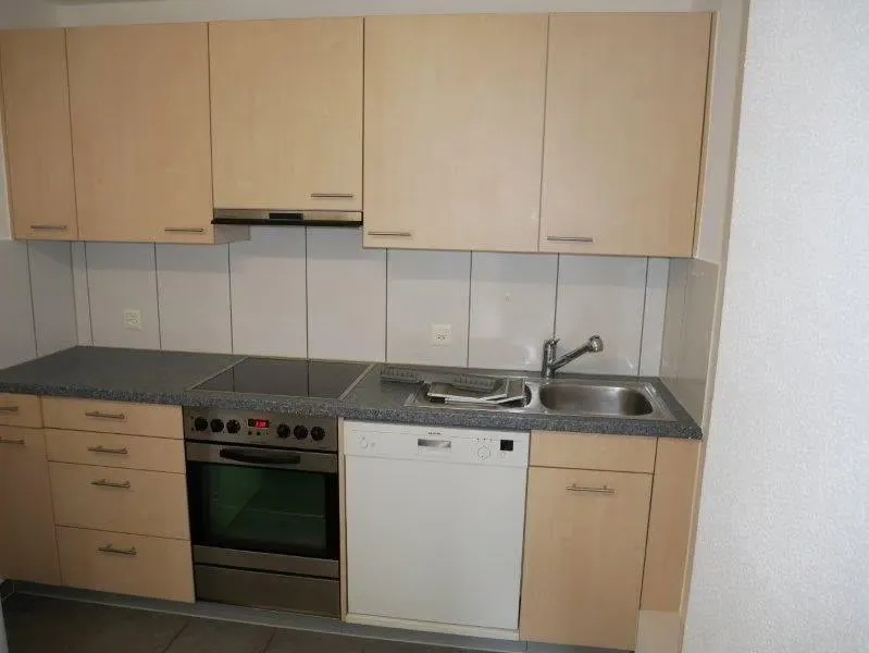 Weiträumige und helle 2.5 Zimmerwohnung zu vermieten - Photo 2
