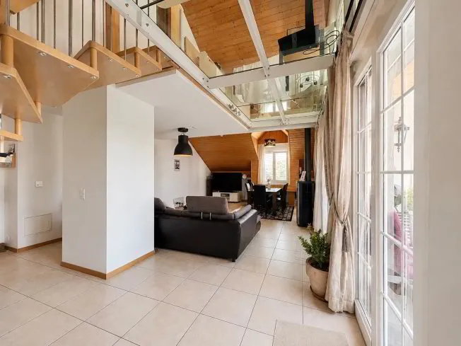 Geräumiges Doppelhaus mit Zwischenraum und Balkon in Servion - Photo 3
