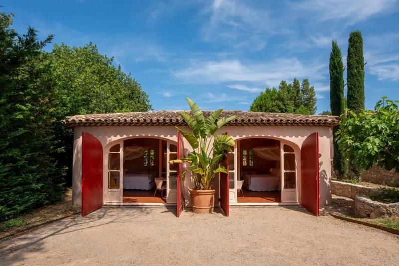 SAINT-TROPEZ – VILLA DE CHARME AVEC PARC PAYSAGER ET PISCINE - Photo 3