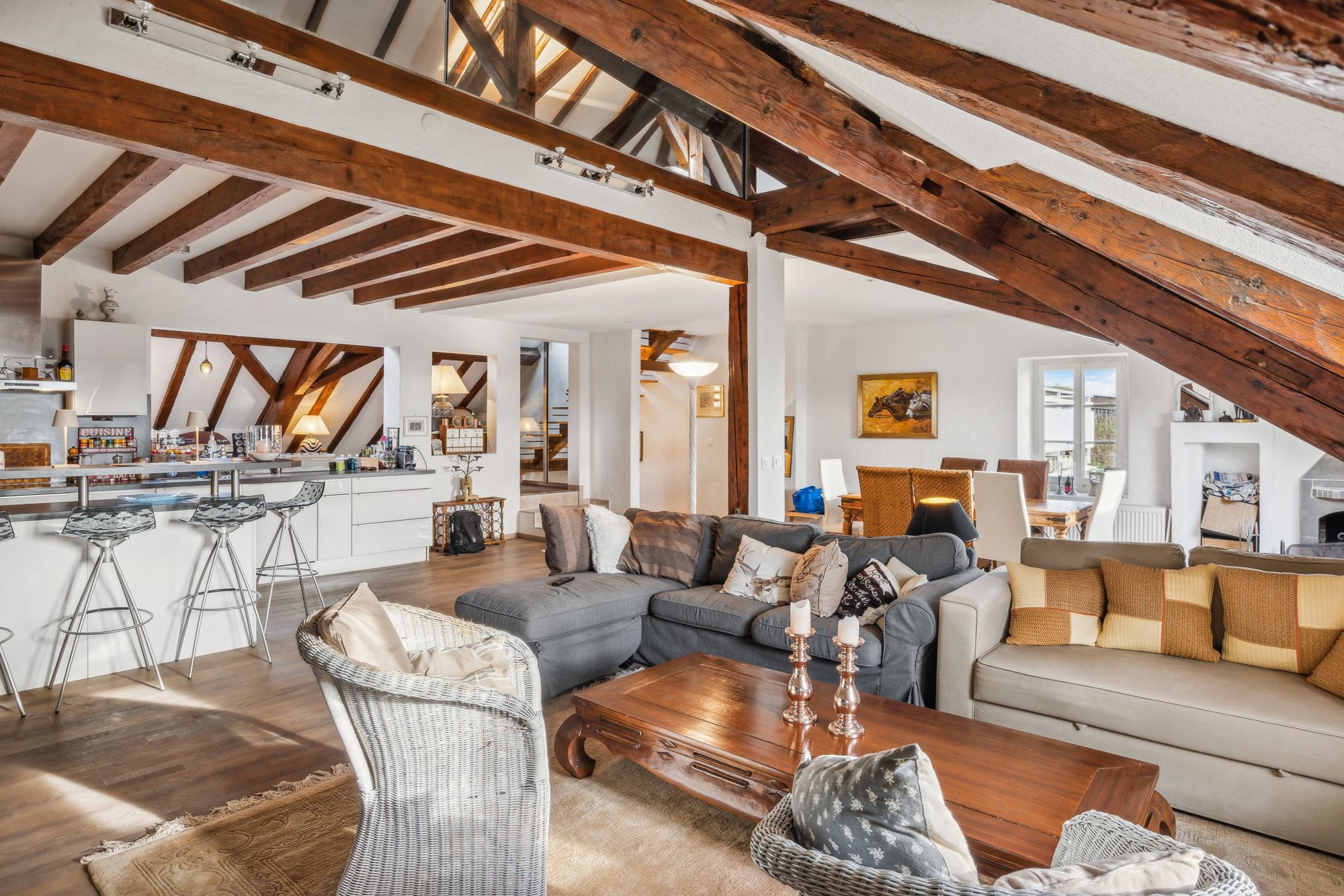 Espaces décloisonnés, magnifique loft au charme authentique