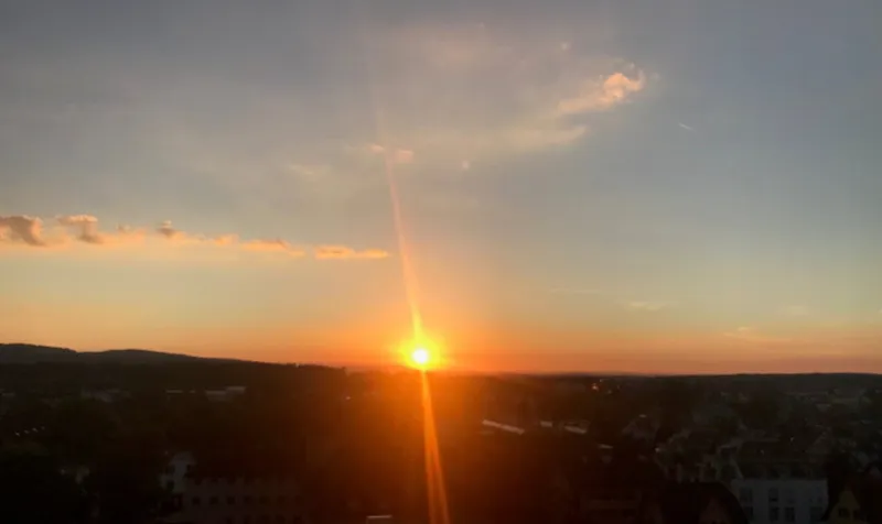 Exklusiv und zentral - 4.5 Zimmer mit Aussicht über die Dächer von Uster - Photo 2