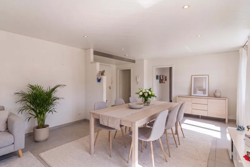 SPACIOUS TWO-FAMILY HOME IN GRENCHEN - Photo 2