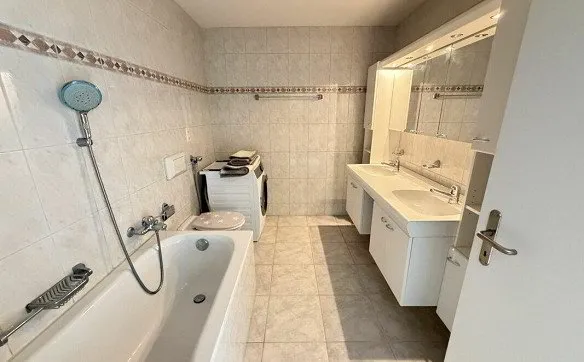 Gepflegte, sonnige 4.5-Zimmerwohnung mit gut nutzbarer Raumaufteilung - Photo 4
