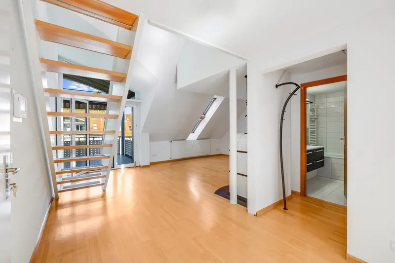 BRIGHT ATTIC MAISONETTE WITH PLENTY OF SPACE AND TRANQUILLITY - Photo 4