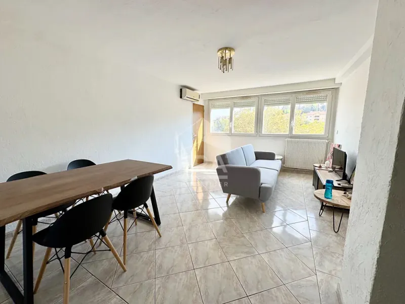 Appartement à louer, 4 pièces, Grasse