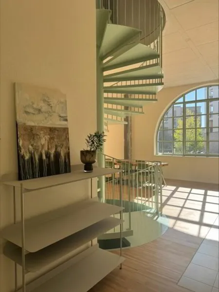 Einzigartige Loftwohnung mit Bogenfenster und Dachterrasse - Photo 3