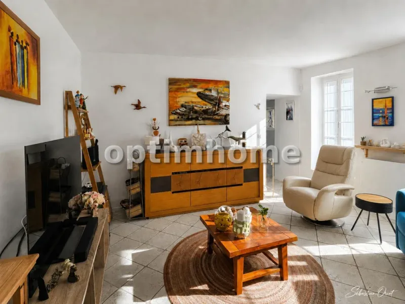 LABBEVILLE — MAISON EN PIERRE RÉNOVÉE, DEUX CHAMBRES, PATIO ET CAVE VOÛTÉE - Photo 2