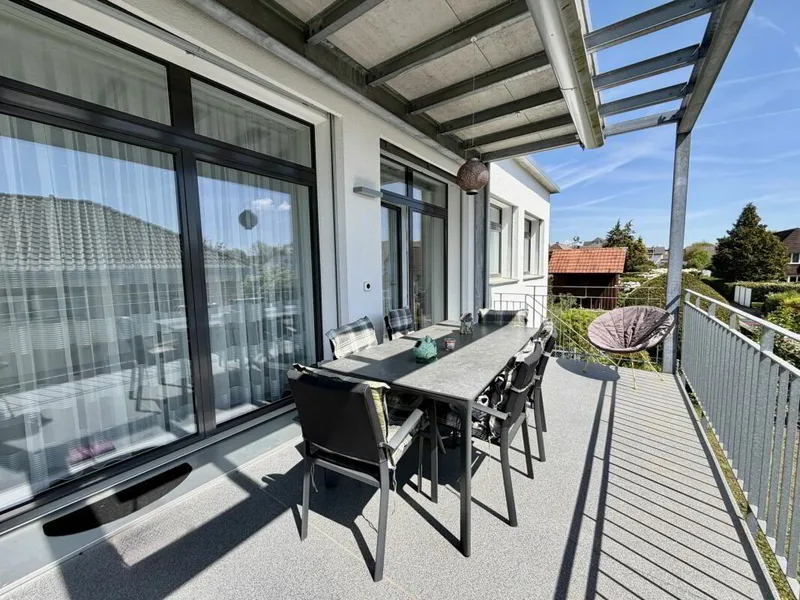ATTRAKTIVE UND GROSSZÜGIGE HOCHPARTERREWOHNUNG MIT GARTENANTEIL - Photo 4
