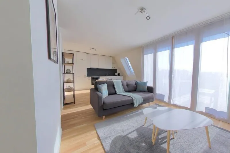 Newly renovated 75 m² 2-bedroom apartment - Photo 2