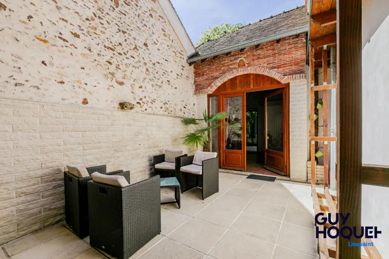 Maison de caractère de 166 m² avec dépendance et piscine à Lieusaint (77127) - Photo 2