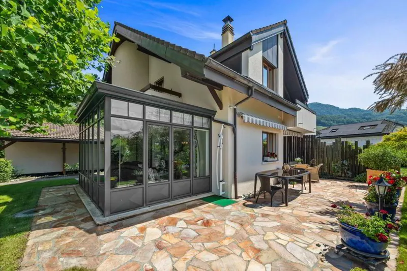 Prächtige Semi-Detaché-Villa mit großem landschaftlich gestaltetem Garten. Liebe auf den ersten Blick! - Photo 2