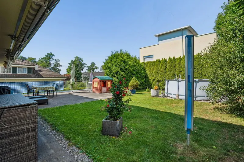 Raum für Generationen: Freistehendes Einfamilienhaus mit Einliegerwohnung und Studio - Photo 5