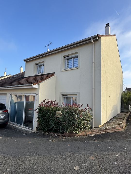 MAISON FAMILIALE 6P AVEC GARAGE et JARDIN