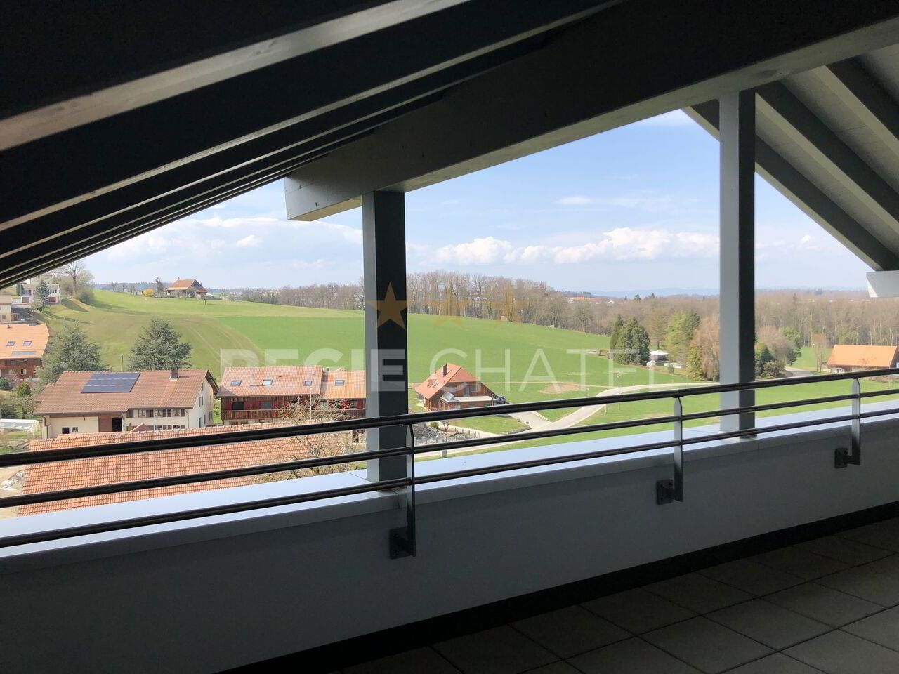 Ecuvillens - magnifique attique Avec 2 terrasses couvertes env. 25m2