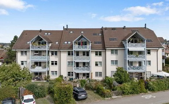 Gepflegte 3.5-Zimmerwohnung mit sonnigem Balkon und Blick ins Grüne - Photo 2