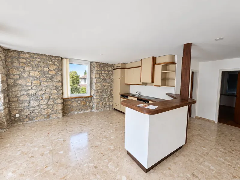 Spacieux appartement de 4,5 pièces avec terrasse et ascenseur au centre de Fleurier - Photo 2
