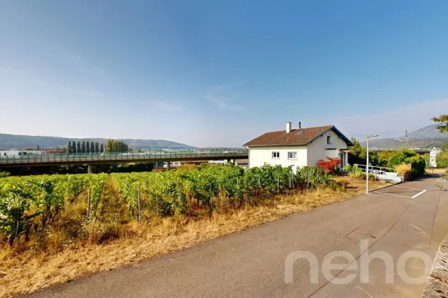 5,5 Pence Haus in Landeron mit Weinbergen und hohem Potenzial - Photo 3