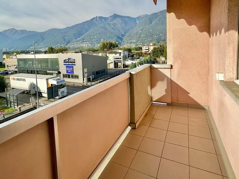 4 1/2-Zimmer-Wohnung im 3. OG mit Balkon und schöner Aussicht | appartamento di 4 1/2 locali con balcone e bella vista - Photo 2