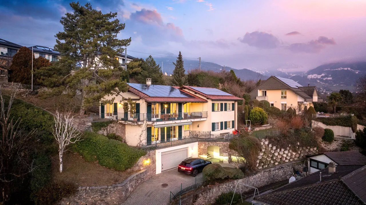 Magnifique Propriété Entièrement Rénovée Avec Vue Panoramique à St Légier