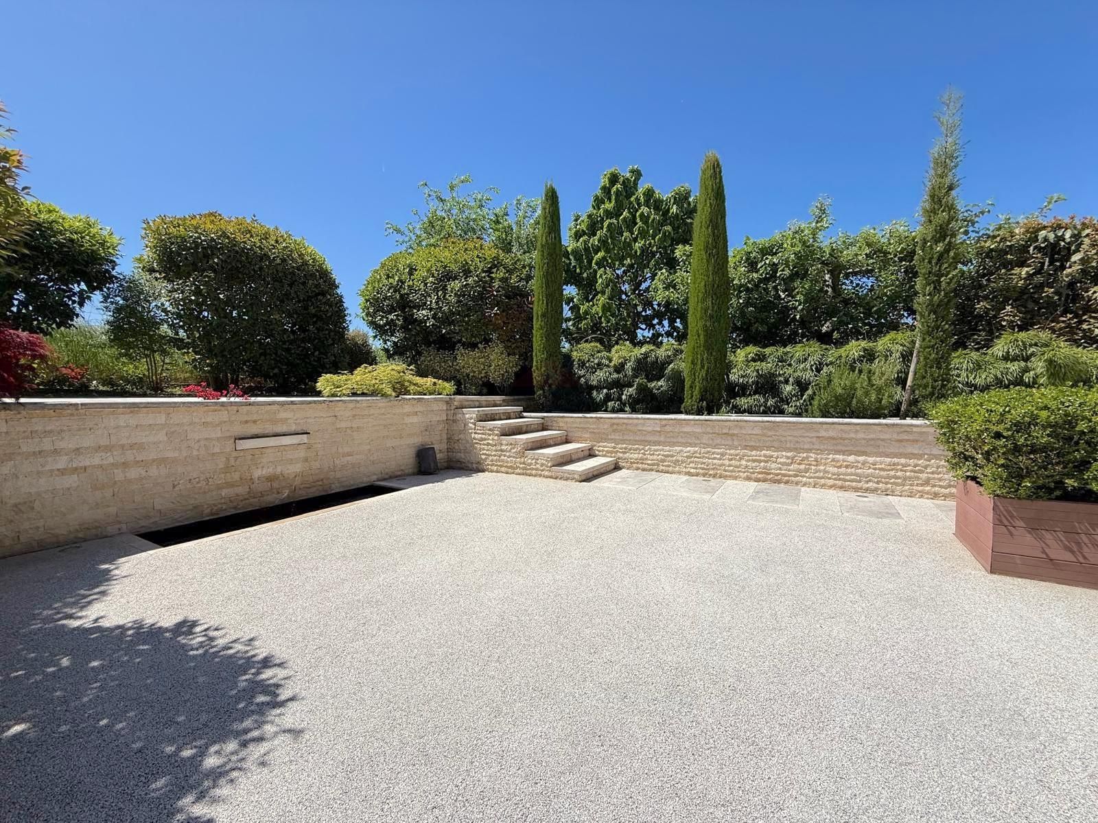 Sublime Duplex traversant RDJ de 191 m2 dans un cadre calme et verdoyant