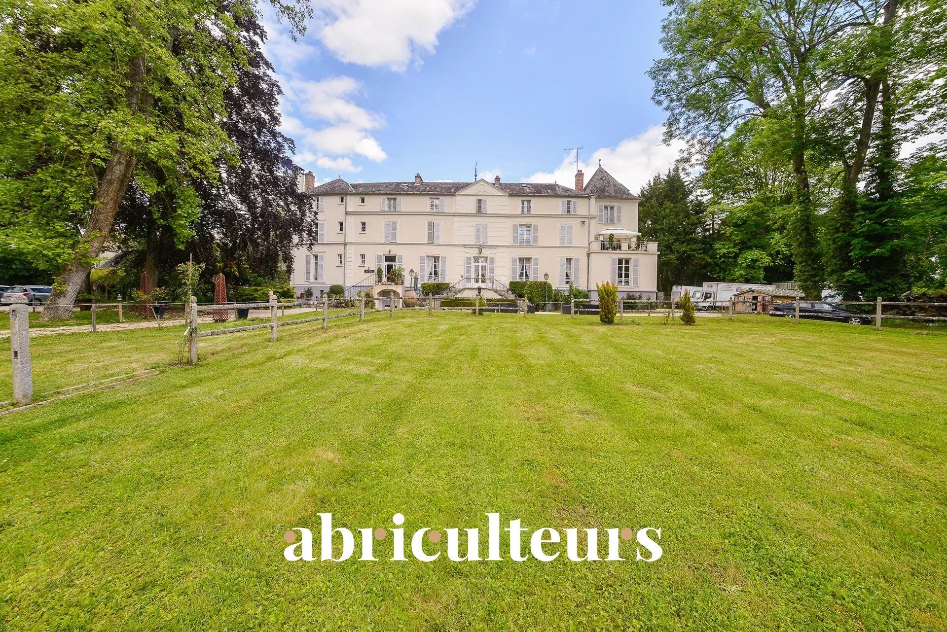 CHÂTEAU DU 18EME SIECLE A PROXIMITE DE PARIS - MORIGNY CHAMPIGNY